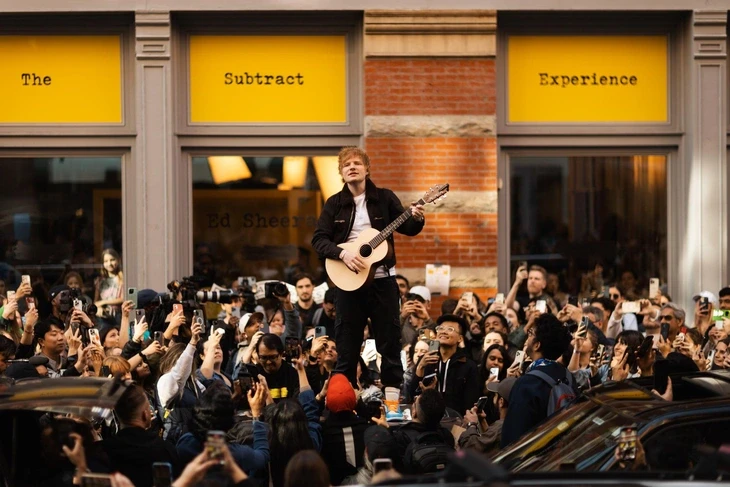 Ed Sheeran đào lại drama chấn động giữa bạn thân Taylor Swift và. Kanye West - Hình 6