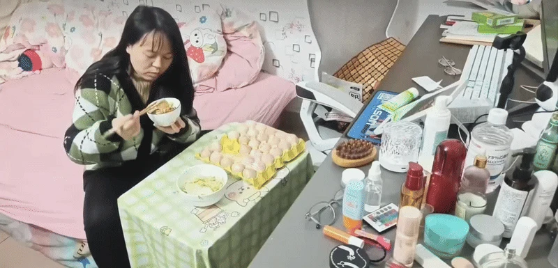 Lương 21 triệu cô gái chỉ ăn bữa cơm 10k/bữa, tiêu không quá 40k mỗi ngày: Nín lặng khi biết lý do tiết kiệm - Hình 1