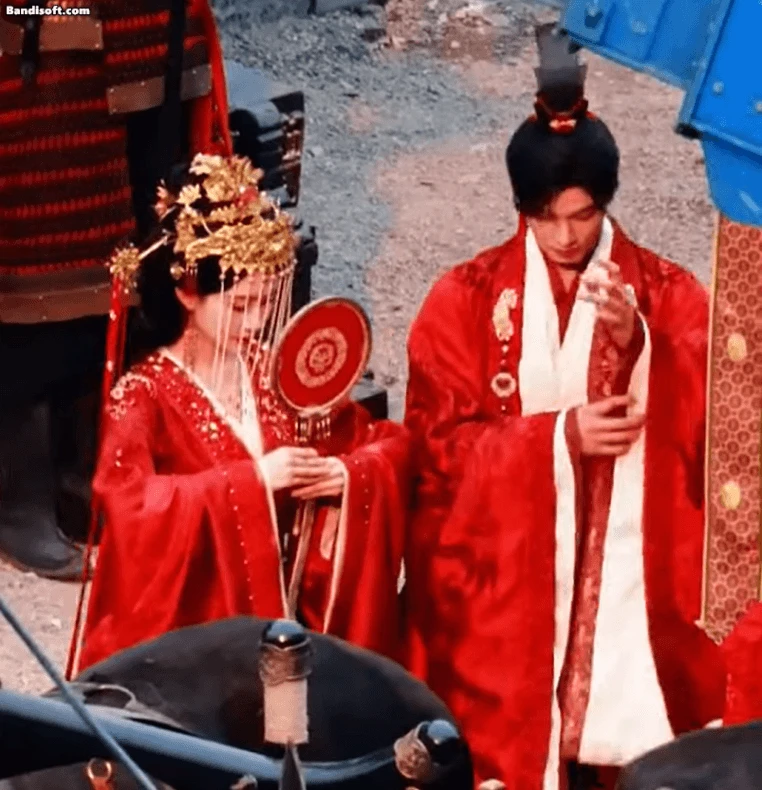 Tân lang - tân nương đẹp nhất Trung Quốc: Nhà gái là mỹ nhân cổ trang trời sinh, nhà trai có ánh mắt tình ơi là tình - Hình 3