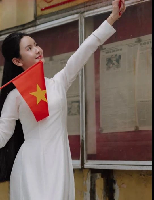 Vợ Đoàn Văn Hậu chính thức có đối thủ mới, vợ Quang Hải dao kéo bị lỗi? - Hình 6