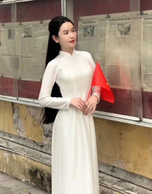 Vợ Đoàn Văn Hậu chính thức có đối thủ mới, vợ Quang Hải dao kéo bị lỗi? - Hình 5