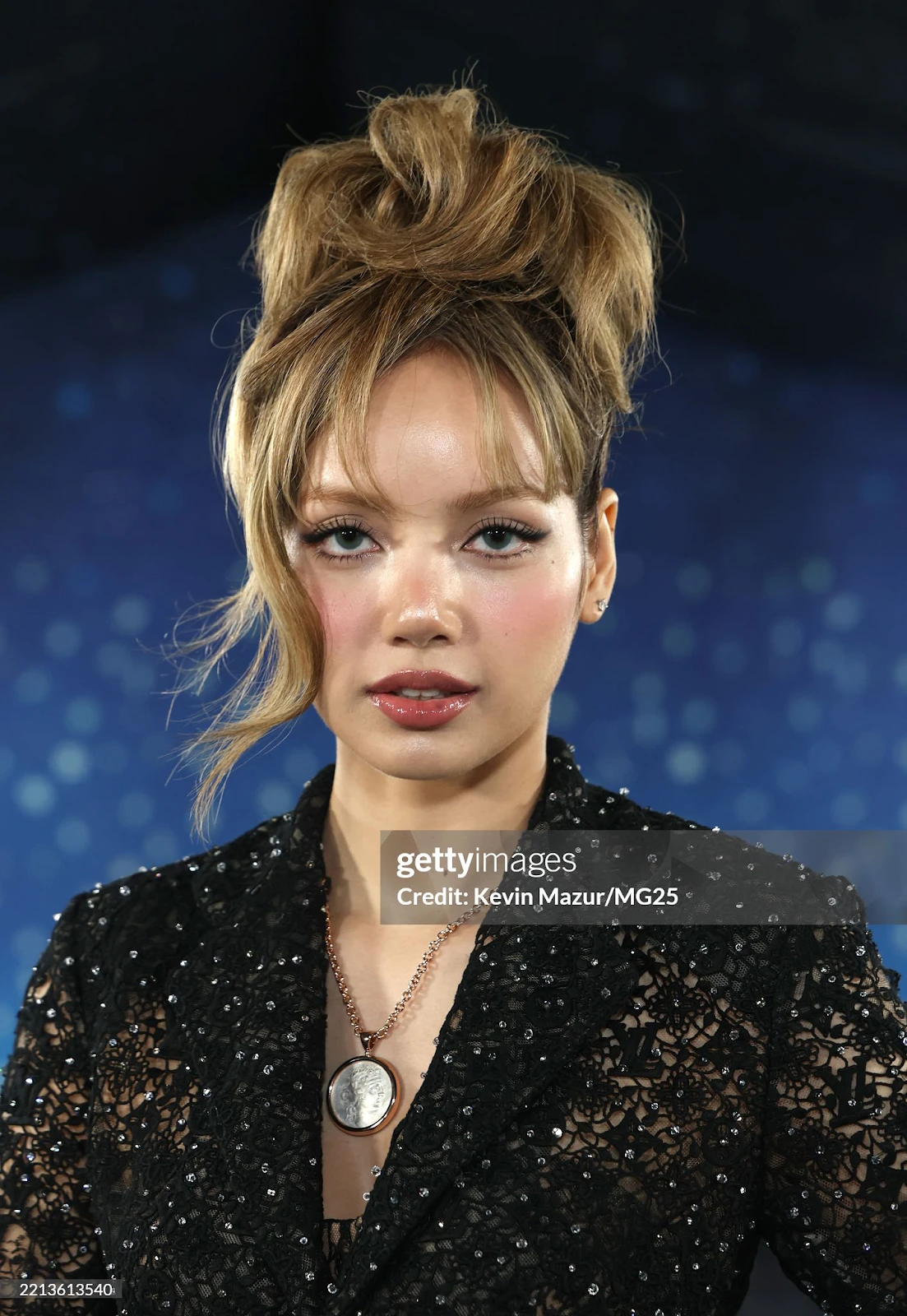Blackpink bị hung thần đeo bám, zoom cận mặt mộc ở Met Gala, lộ làn da sốc - Hình 3