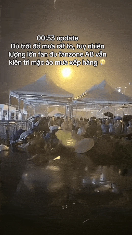 Fan đội mưa xuyên đêm cắm chốt trước 1 ngày diễn ra concert Anh Trai Say Hi D-6 tại Hà Nội, netizen thảo luận trái chiều - Hình 7