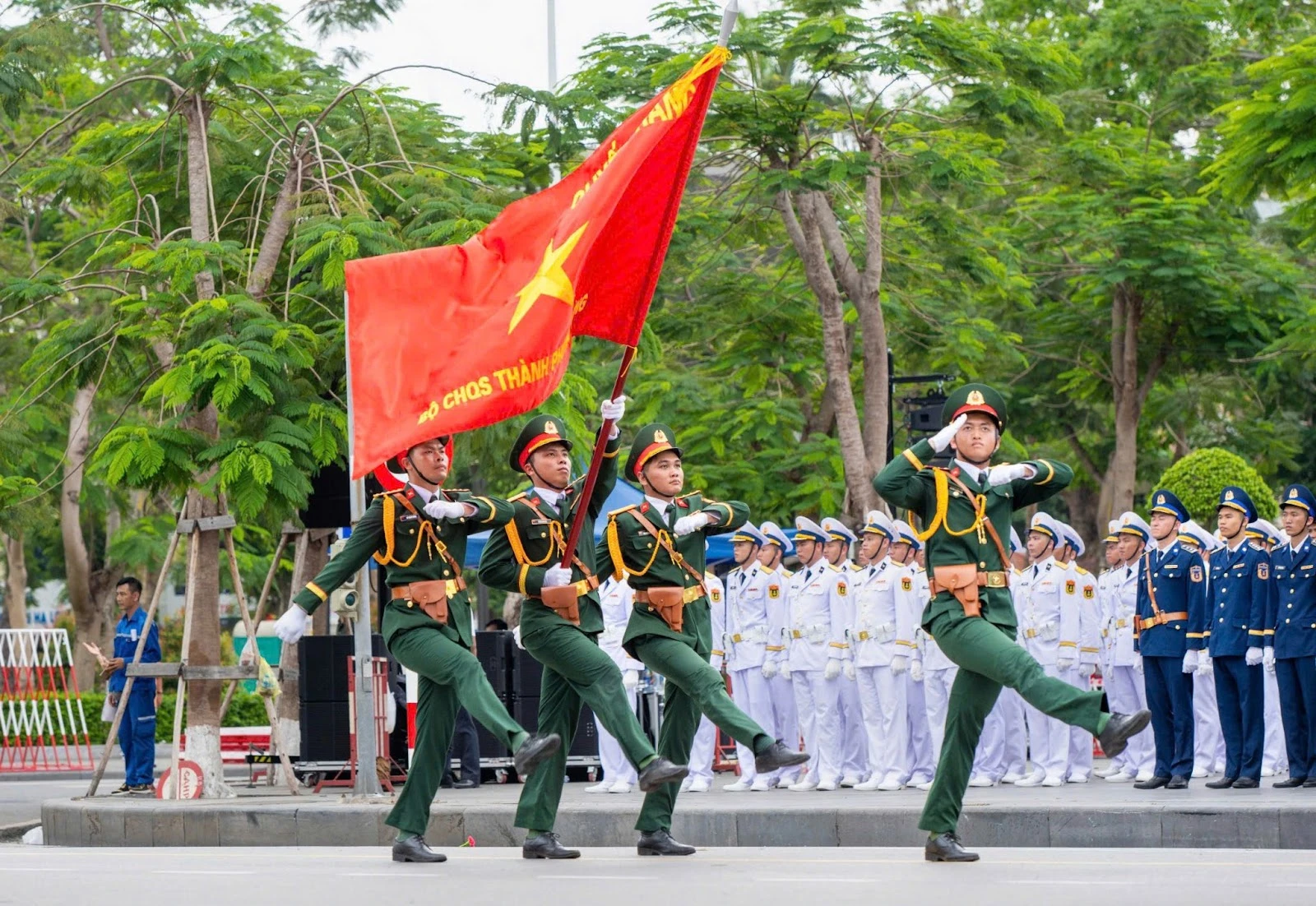 Hào hùng khí thế tổng duyệt diễu binh mừng kỷ niệm 70 năm Giải phóng Hải Phòng - Hình 2