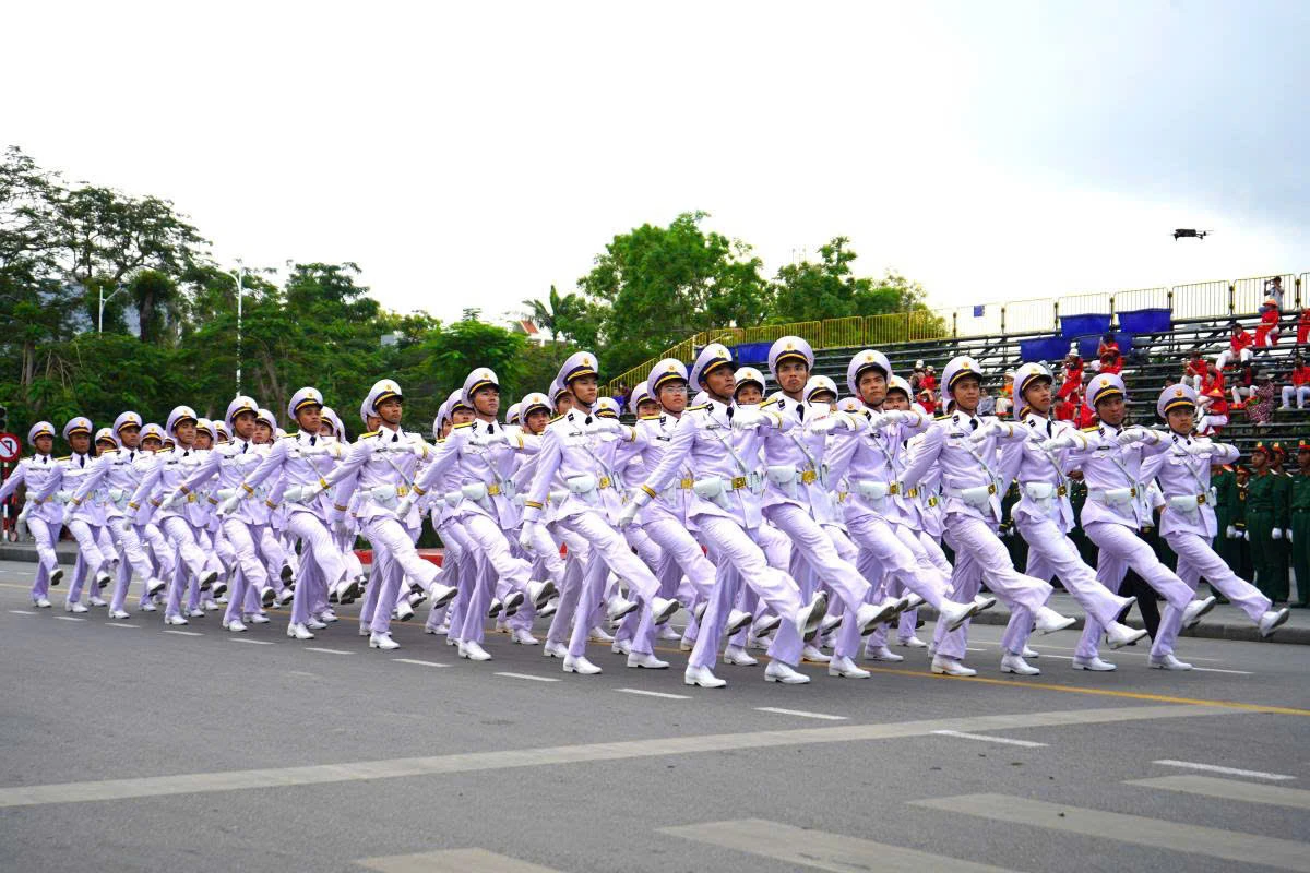 Hào hùng khí thế tổng duyệt diễu binh mừng kỷ niệm 70 năm Giải phóng Hải Phòng - Hình 5