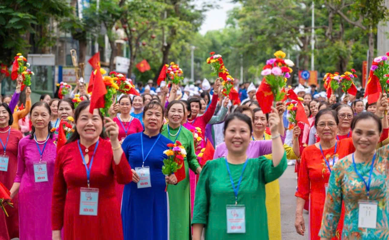 Hào hùng khí thế tổng duyệt diễu binh mừng kỷ niệm 70 năm Giải phóng Hải Phòng - Hình 4