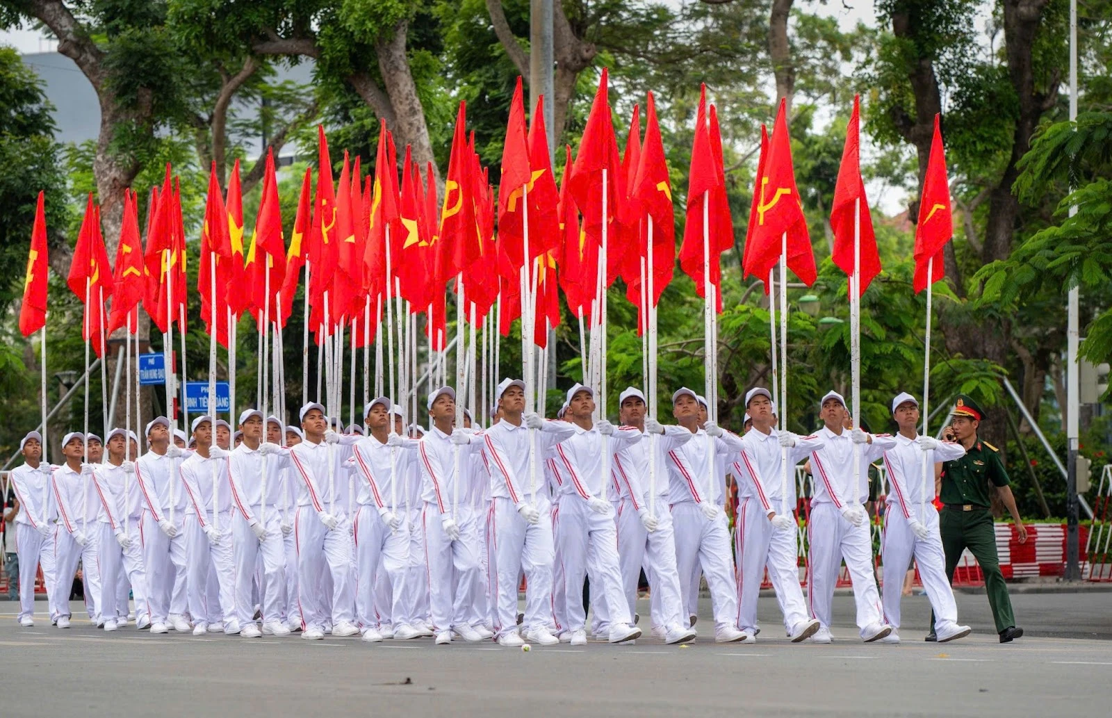 Hào hùng khí thế tổng duyệt diễu binh mừng kỷ niệm 70 năm Giải phóng Hải Phòng - Hình 3