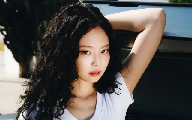 Jennie bị fan chê quá dẹo, thua kém trước sao khác, không còn chỗ đứng ở HQ - Hình 6