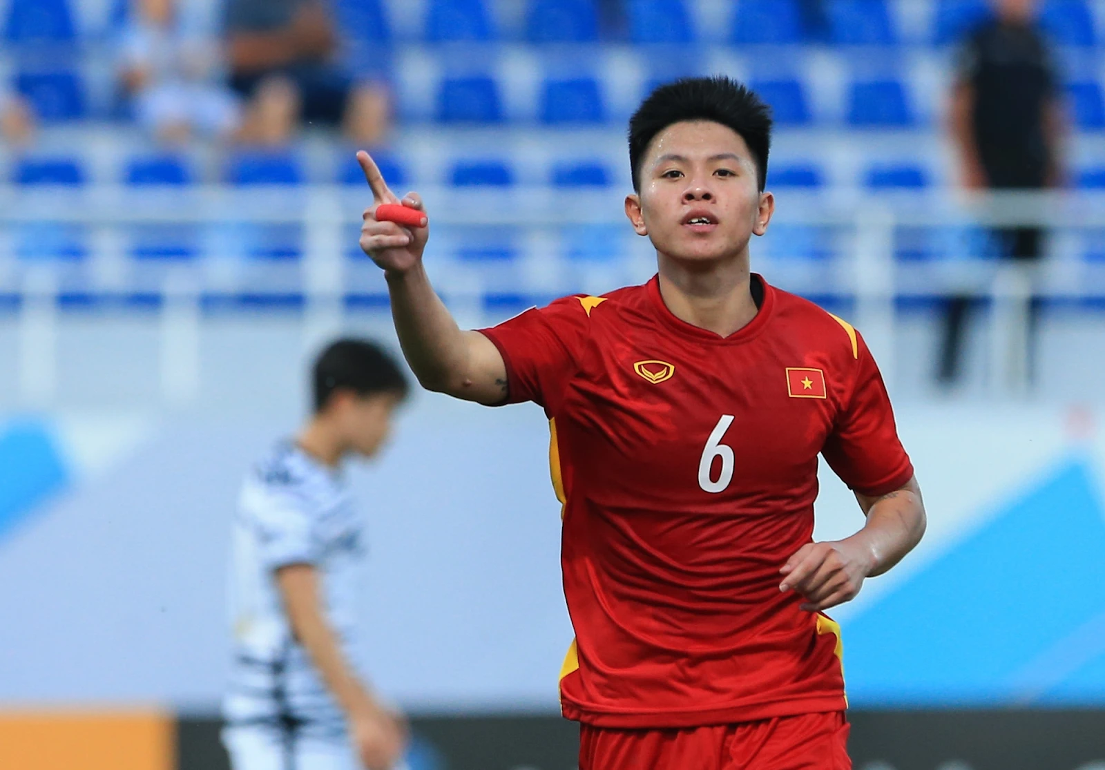Một cầu thủ U23 VN ly dị vợ, Vũ Tiến Long liền bị réo tên vì 1 lý do! - Hình 3