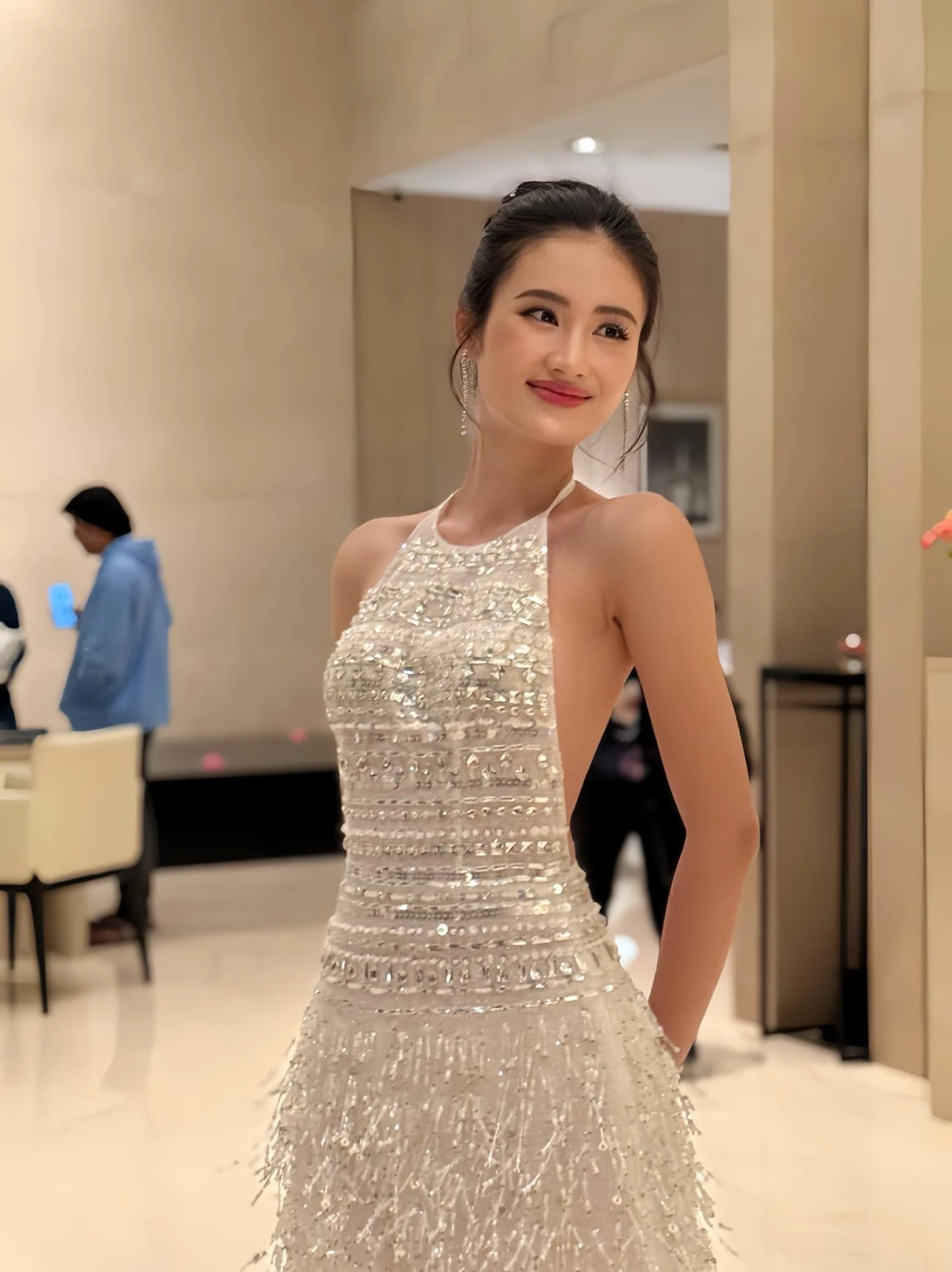 Ý Nhi bị fan chê con ghẻ quốc gia, ra quốc tế được dì Ly ưu ái, Crown đến gần? - Hình 2
