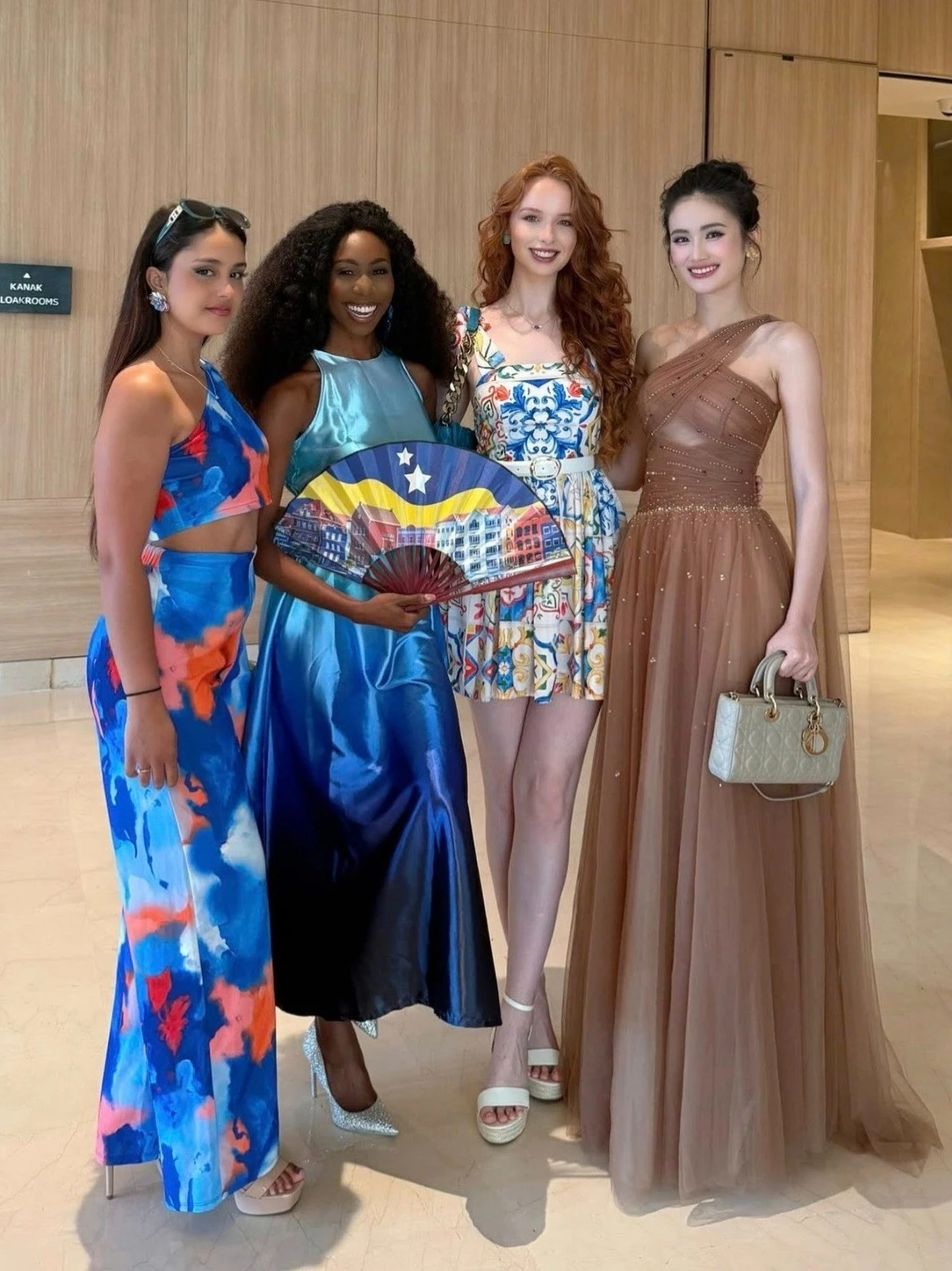 Ý Nhi tỏa sáng rực rỡ, hàng loạt hoa hậu bị bẽ mặt vì đi trễ ở Miss World 2025 - Hình 1