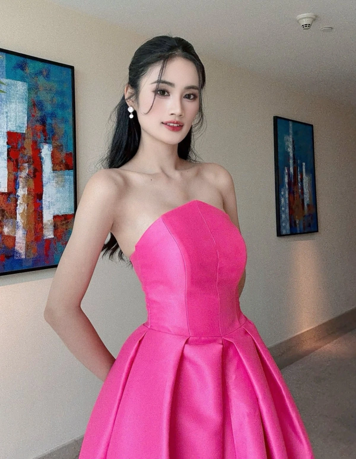 Ý Nhi tỏa sáng rực rỡ, hàng loạt hoa hậu bị bẽ mặt vì đi trễ ở Miss World 2025 - Hình 3