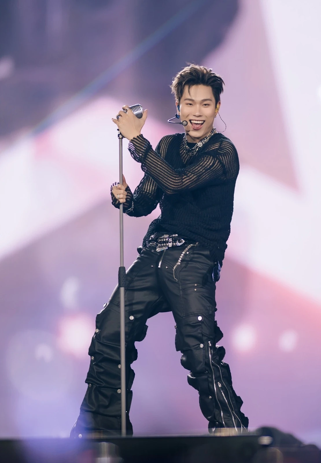 Chủ hit Mất kết nối rủ rê Anh Tú Atus nán lại cuối concert, làm 1 cú fan xót? - Hình 8