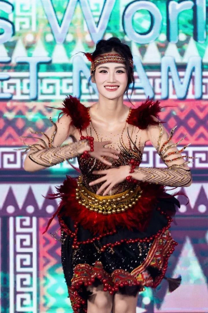 Miss World 2025: thí sinh chuyển style bình dị, Ý Nhi giữ chuỗi khoe dáng sốc - Hình 8