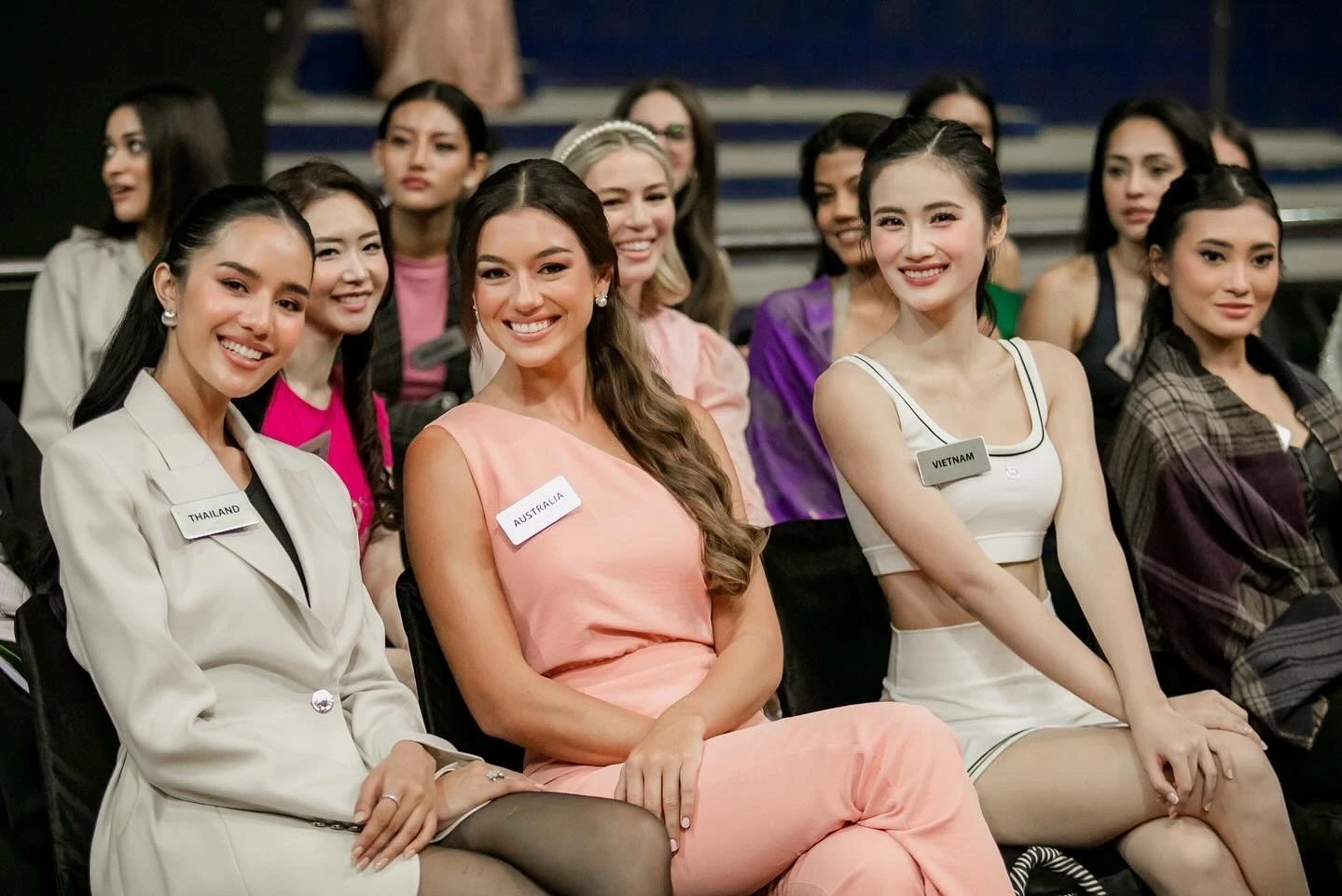 Miss World 2025: thí sinh chuyển style bình dị, Ý Nhi giữ chuỗi khoe dáng sốc - Hình 2