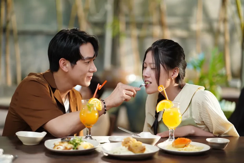 Em gái Trấn Thành bị người lạ đứng chờ làm 1 việc, fan ngỡ ngàng gọi Quỳnh Lý - Hình 2