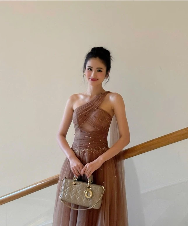 Miss World 2025: Ý Nhi bung xõa như tắc kè hoa, dưới cơ đại diện Bờ Biển Ngà? - Hình 3