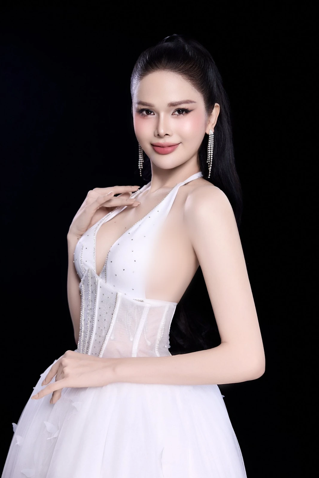 OTP hot nhất MIQ khoá môi, công khai tình cảm, giật spotlight Hà Tâm Như? - Hình 2