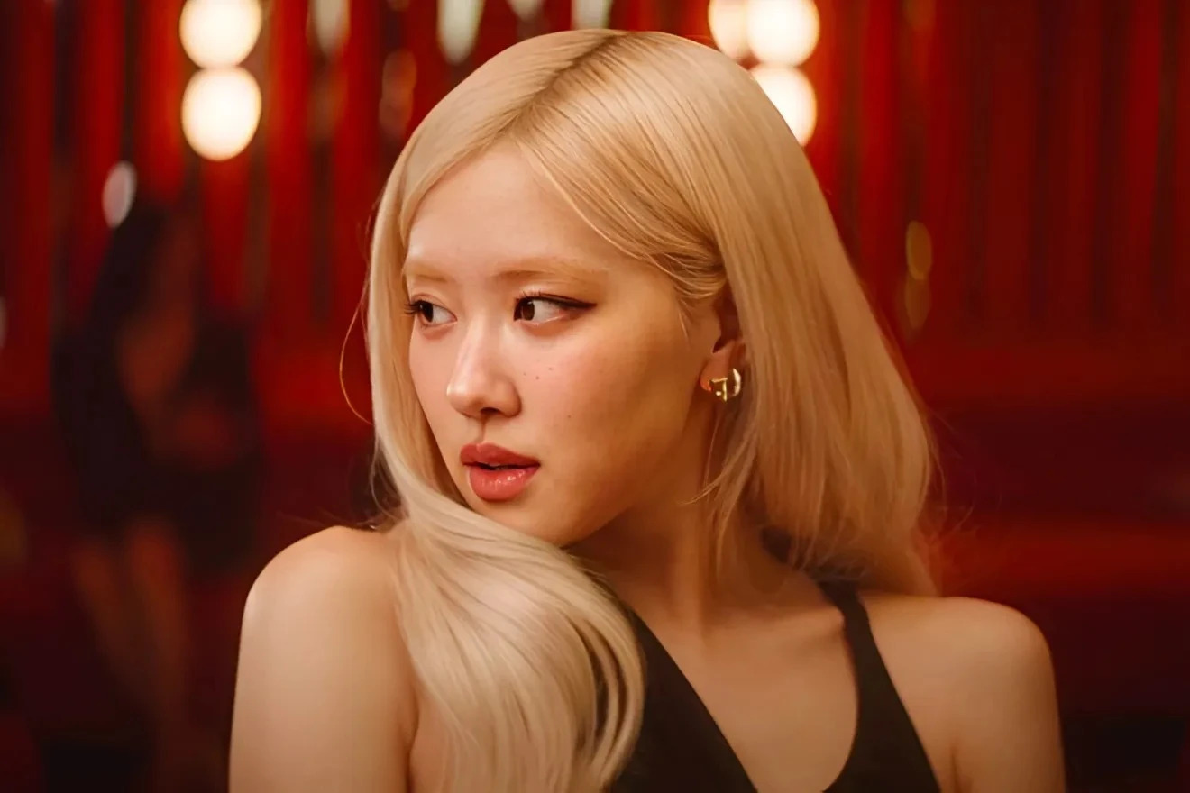 Rosé đậ.p tiền phục thù mang tỷ đô lên MV, vẫn bị fan chê giọng hát tụt dốc - Hình 1