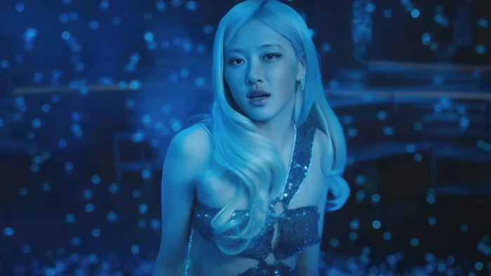 Rosé đậ.p tiền phục thù mang tỷ đô lên MV, vẫn bị fan chê giọng hát tụt dốc - Hình 3
