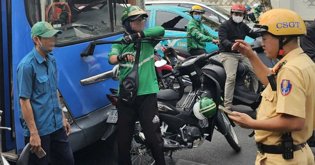 Vụ tài xế xe bus cố va vào xe máy: triệu tập 2 bên, ngầu 15s bị phạt 5 triệu - Hình 5