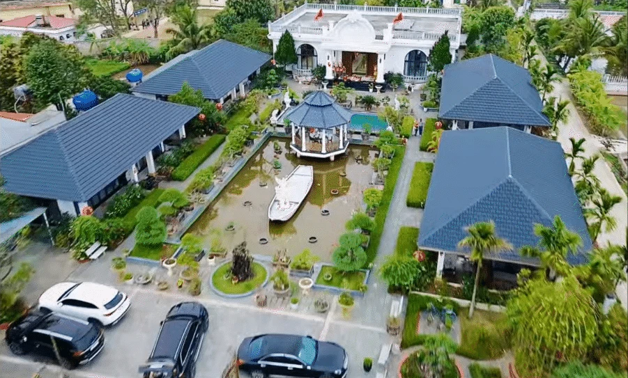 4 anh em ruột xây 4 căn villa giống hệt nhau trong khuôn viên rộng 6.000m2 ở Thanh Hóa: Resort nào đọ nổi đây? - Hình 1