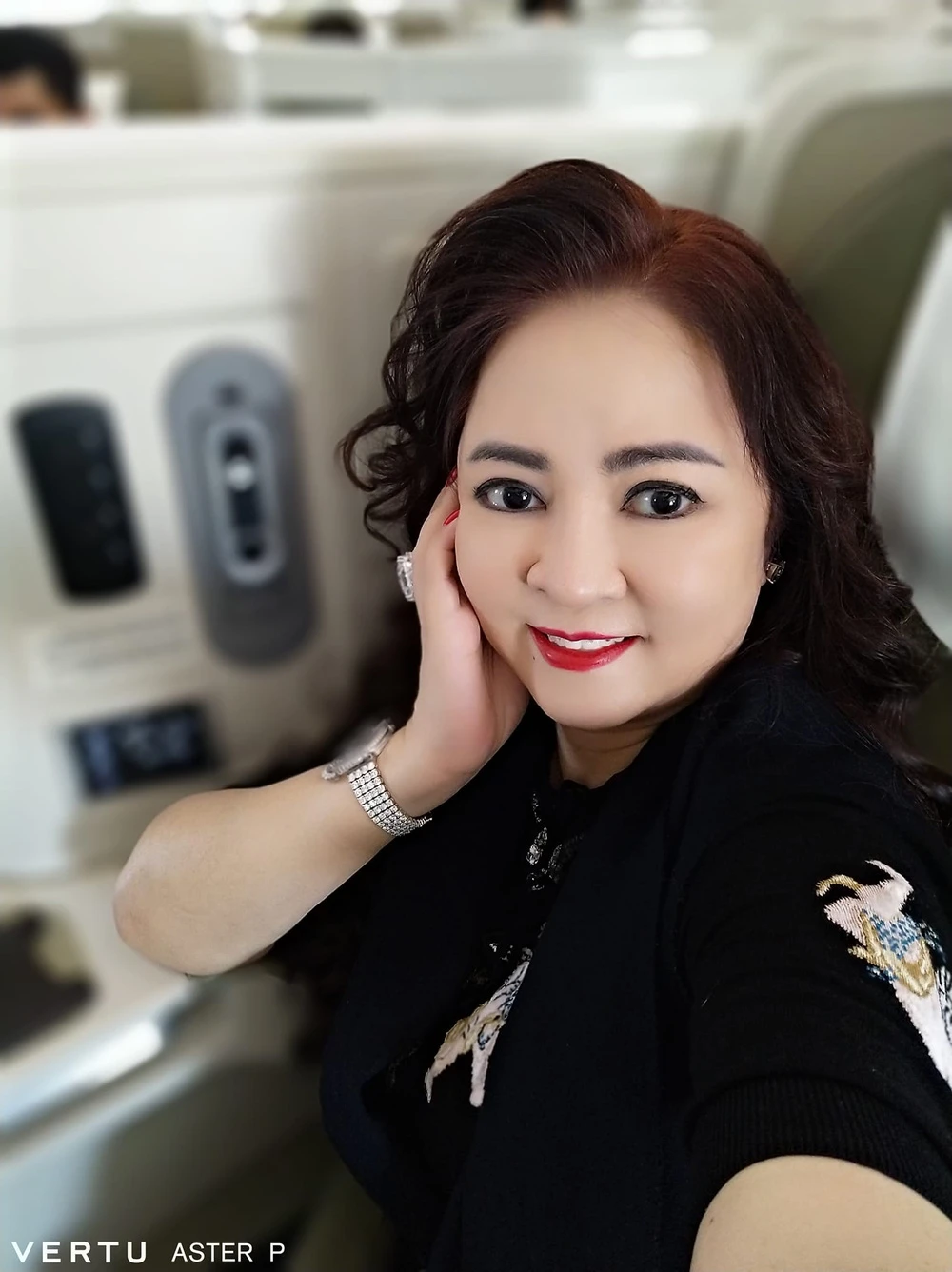Bà Phương Hằng phốt Ngọc Trinh chuyện ăn ở, bạn tù ai cũng ghét - Hình 2