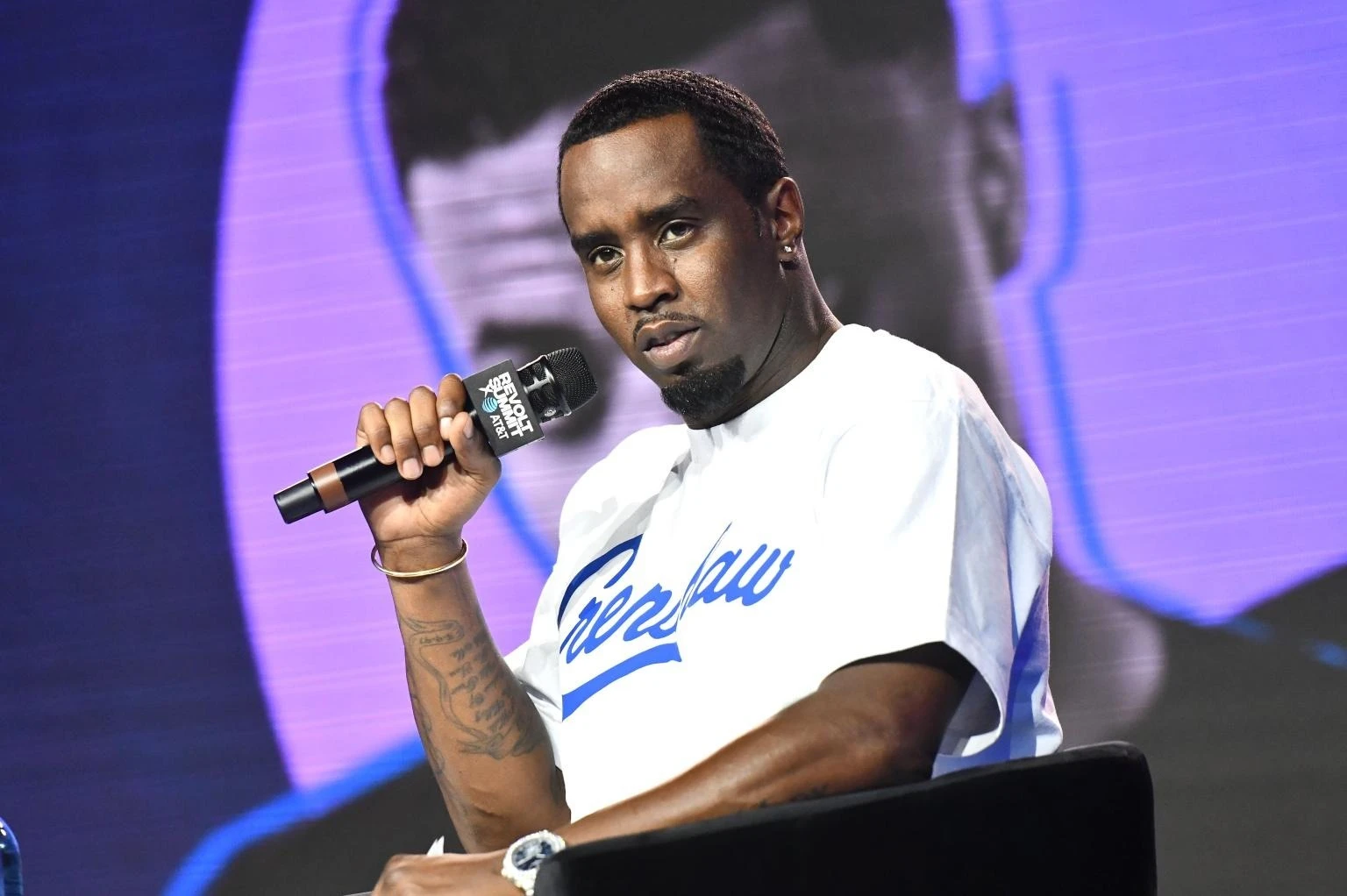 Diddy để trai bao dùng baby oil, nhập cuộc với bạn gái, hành động sau đó sốc hơn - Hình 1