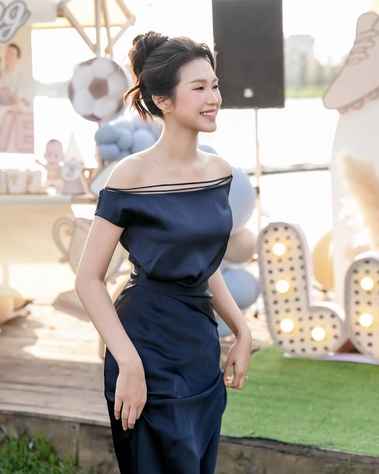 Doãn Hải My bị chồng lén úp ảnh, hưởng gen cực phẩm từ mẹ, khí chất gây bão - Hình 1