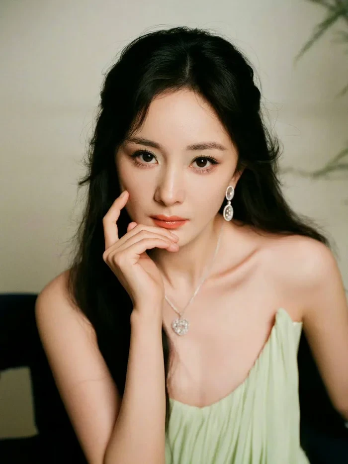 Dương Mịch gặp rắc rối với nhà chồng cũ, hết kiếm chuyện đến nói lời khó nghe - Hình 1