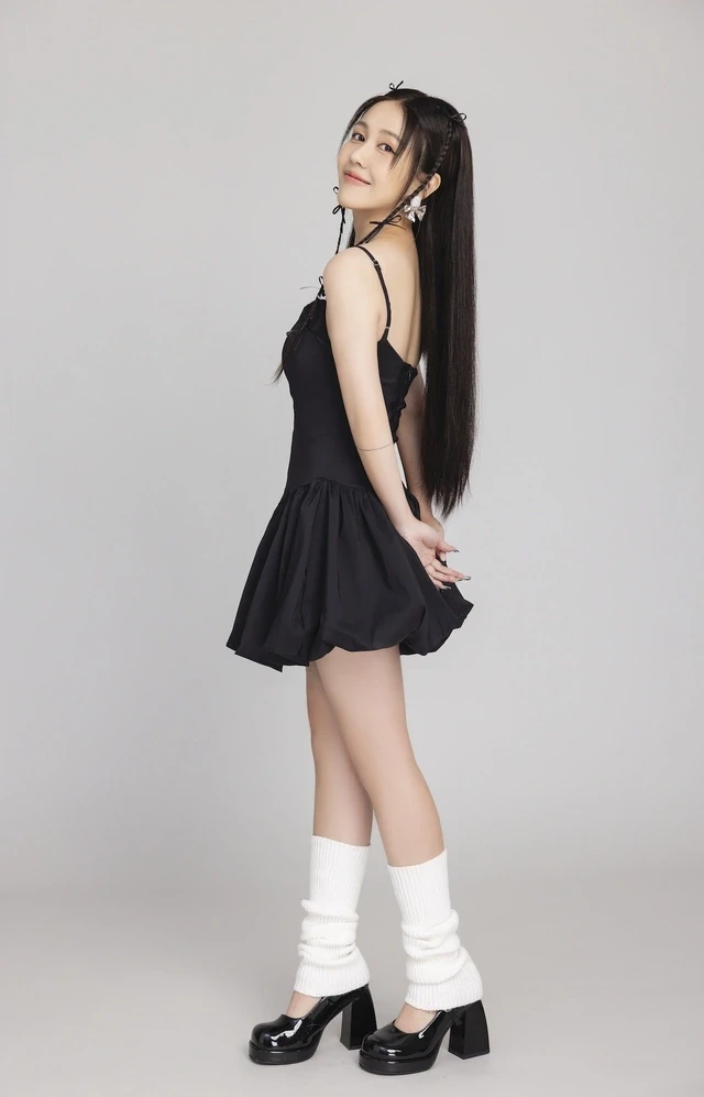 Hau Hoang reappears with crazy look, netizens are attracted 1 point like a Korean star - Photo 7