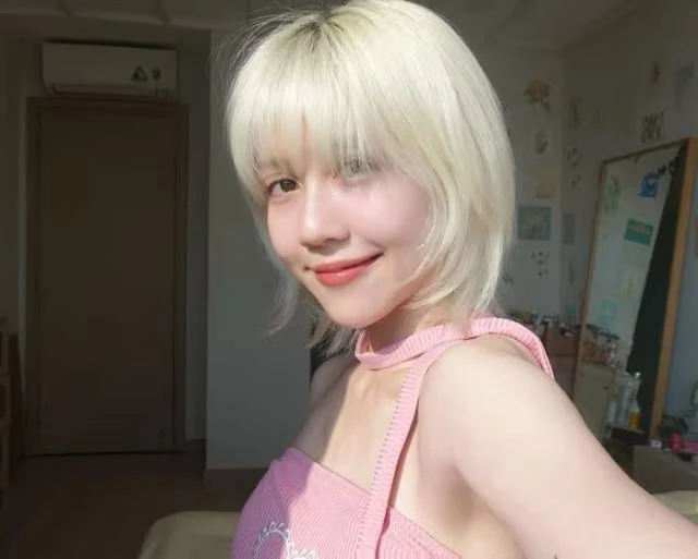 Hau Hoang reappears with crazy look, netizens are attracted 1 point like a Korean star - Photo 1