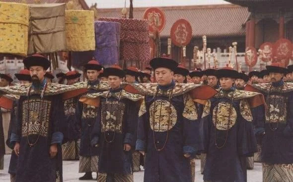 Quan lại nhà Thanh đi làm không mệt, tan sở mới cực hình, bị tâm thần vì 1 lý do - Hình 7