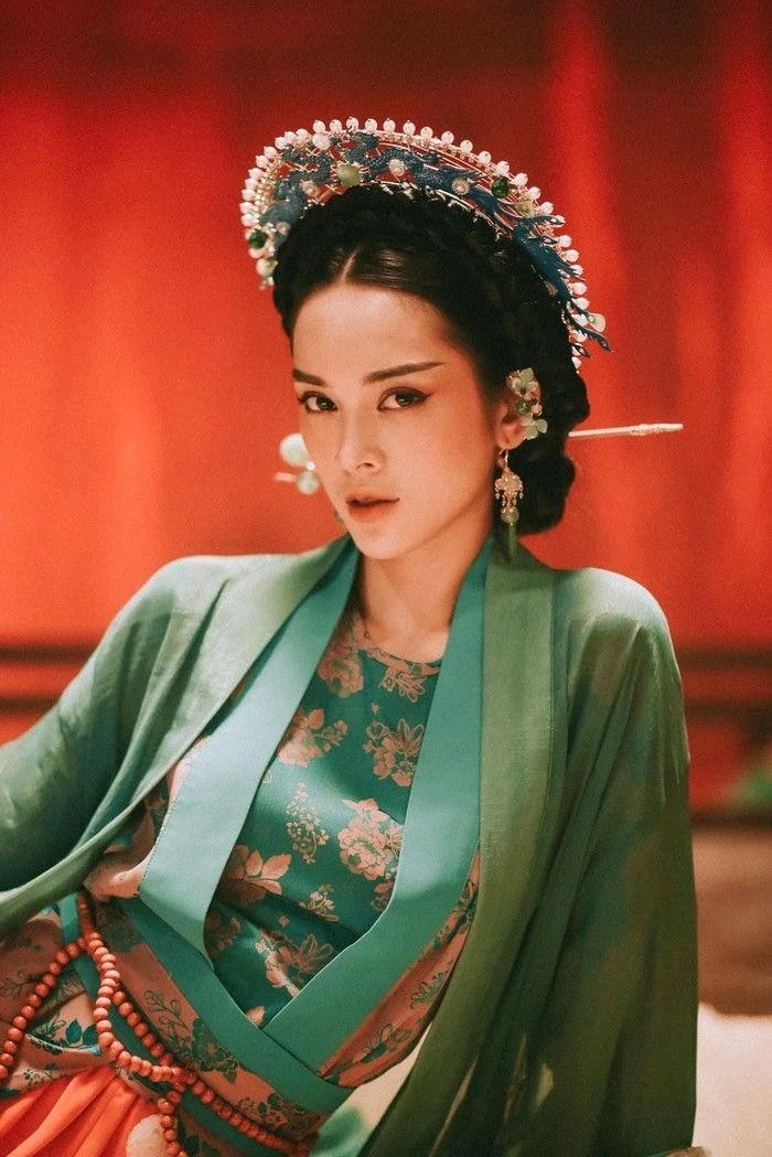 Quỳnh Lương bỗng té ngã khi mang thai 6 tháng, ngồi im bất động, CĐM hoảng hốt - Hình 1