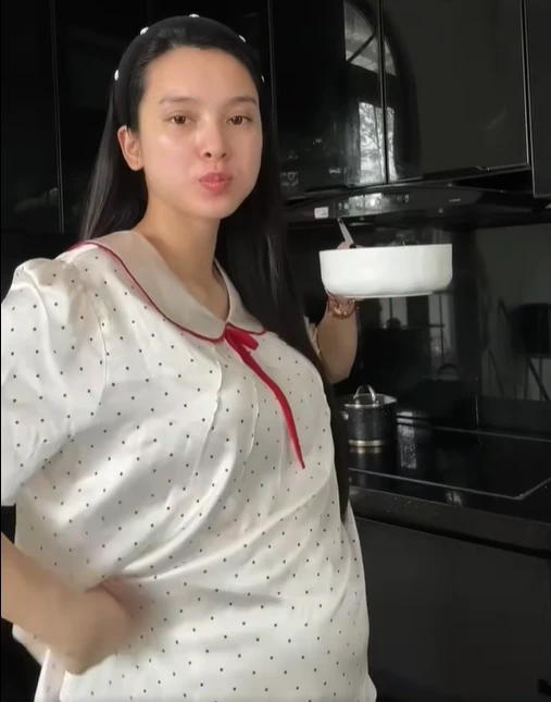 Quỳnh Lương bỗng té ngã khi mang thai 6 tháng, ngồi im bất động, CĐM hoảng hốt - Hình 4