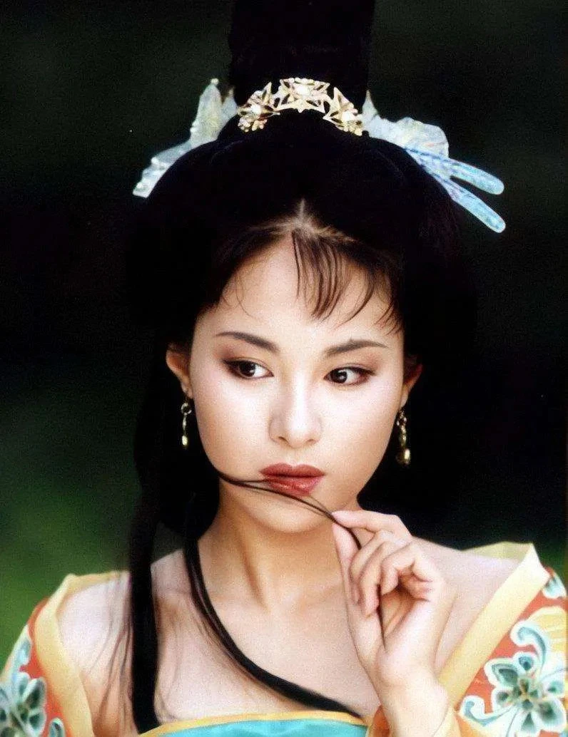 Thẩm Ngạo Quân Tây Thi số khổ, bị mất tên, đạo diễn chèn ép, bạn trai bỏ rơi - Hình 1