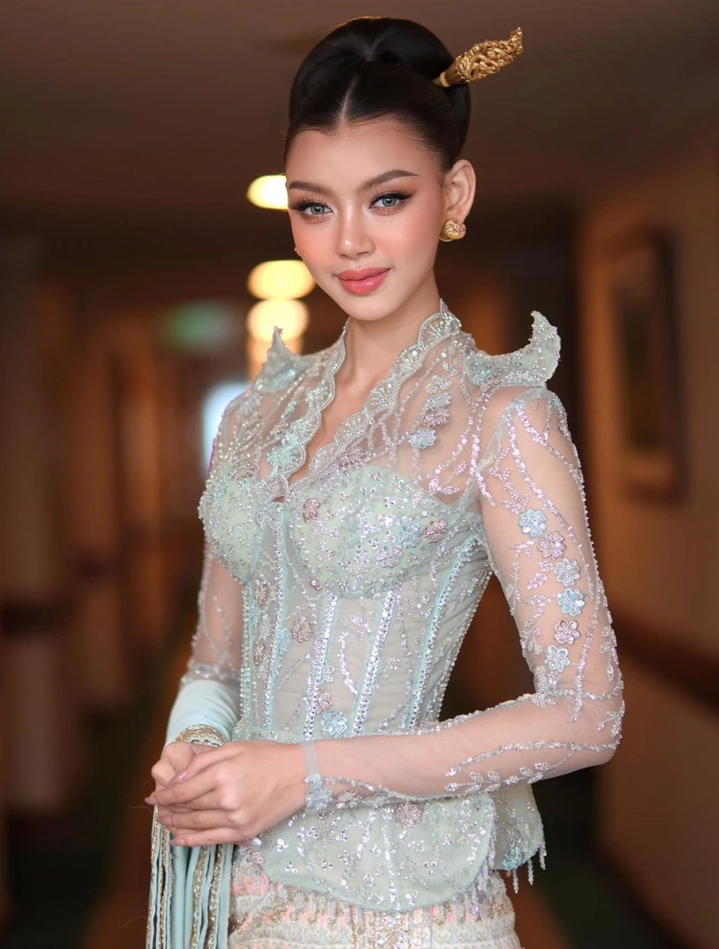 Á hậu bị tước danh hiệu tái xuất, fan nghi Nawat cài cấm phá nát Miss Cosmo - Hình 2