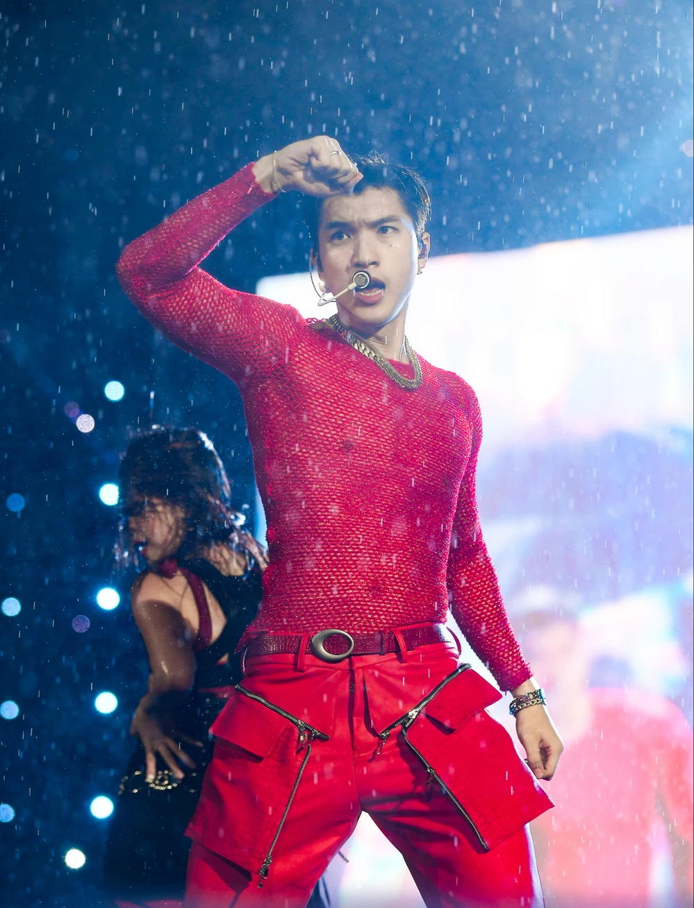 Anh trai tội nhất show say hi: 2 lần bốc hơi khỏi poster, diễn ké Quang Hùng? - Hình 1
