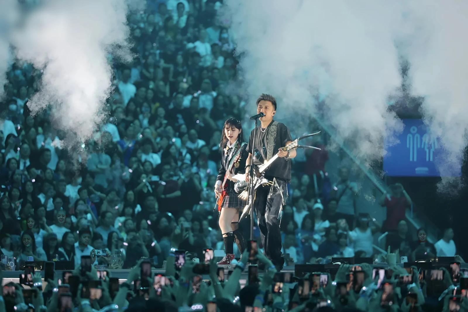 Cô gái được lợi từ concert Tạ Đình Phong hơn cả Vương Phi, tiết lộ tin cực sốc - Hình 2