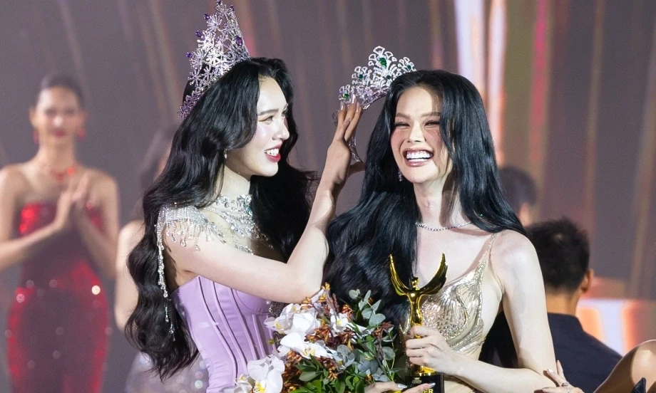 Ha Tam Nhu exposed suspicions of buying the award, Huong Giang cleared the way, fans demanded justice - Photo 1