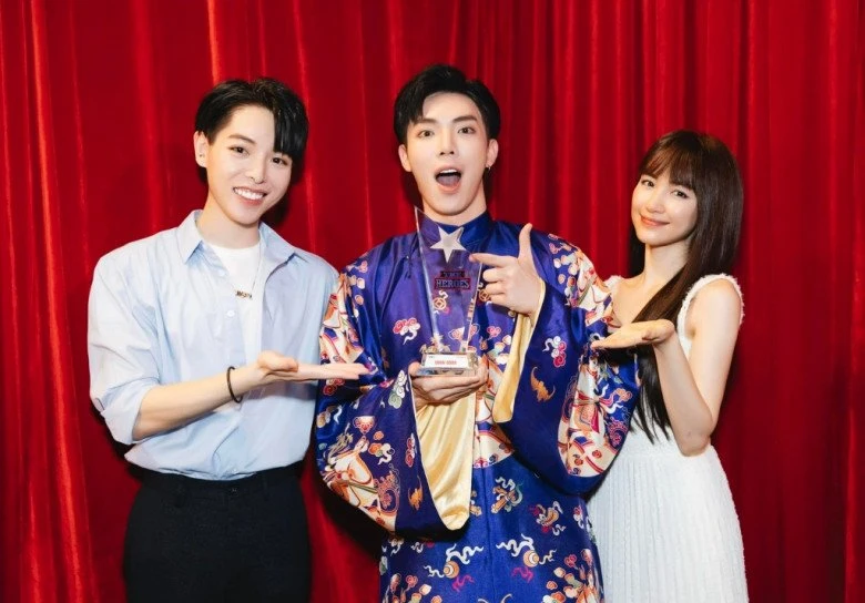 Hòa Minzy hại đàn em, bị Erik bắt bài lật ngược ván cờ bằng 1 chiêu, fan xót - Hình 6