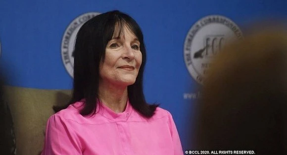 Julia Morley: từng bị tỷ phú Việt bùng kèo, suốt 9 năm ác cảm với người Việt - Hình 3