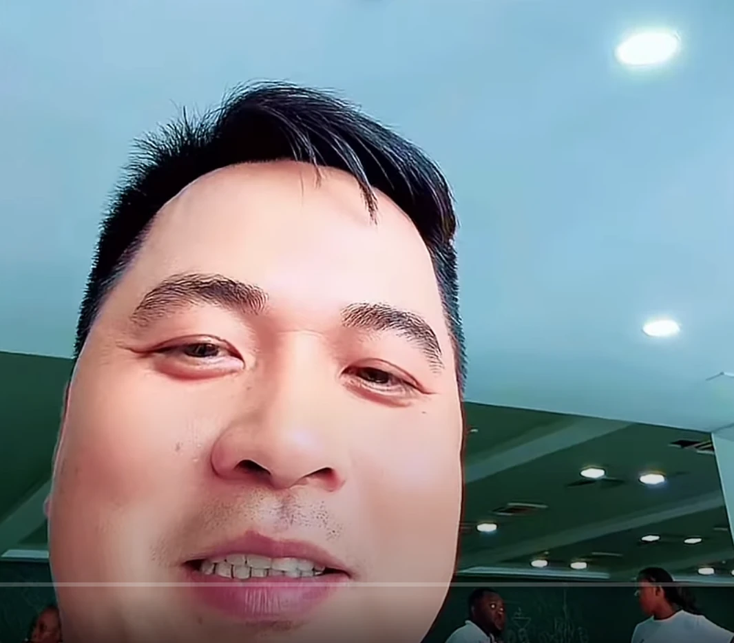 Trụ cột team châu Phi về VN lo liệu cho Quang Linh, chị gái hé lộ 1 điều - Hình 1