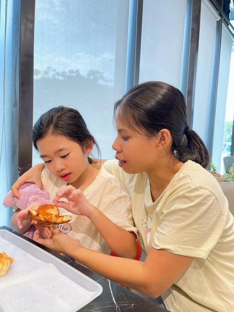 Ái nữ Mai Phương có mẹ mới, loạt ảnh tuổ.i 12 khiến CĐM sững người y đúc cố DV - Hình 6