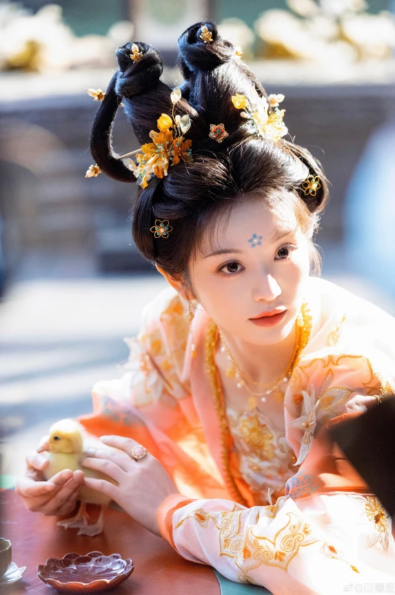 Dien Hi Vi: the most beautiful princess in China, caught by a passerby team in an unbelievable scene - Photo 5