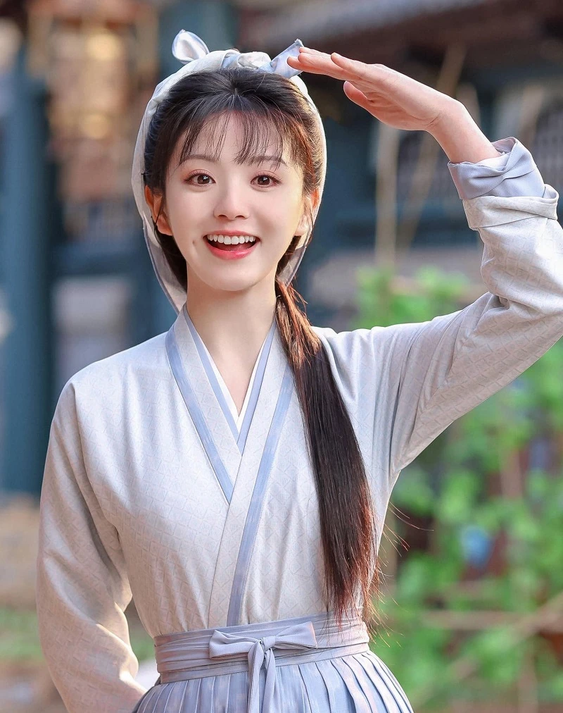Dien Hi Vi: the most beautiful princess in China, caught by a passerby team in an unbelievable scene - Photo 1