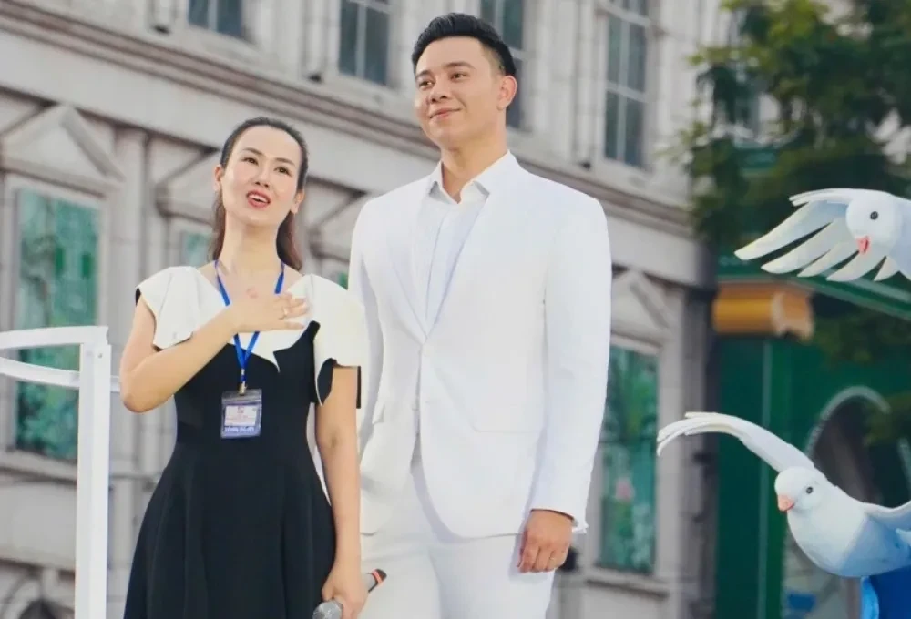 Đông Hùng: Thiếu gia thay mẹ trả nợ, rửa bát thuê, hot lại nhờ bè cho Võ Hạ Trâm - Hình 7