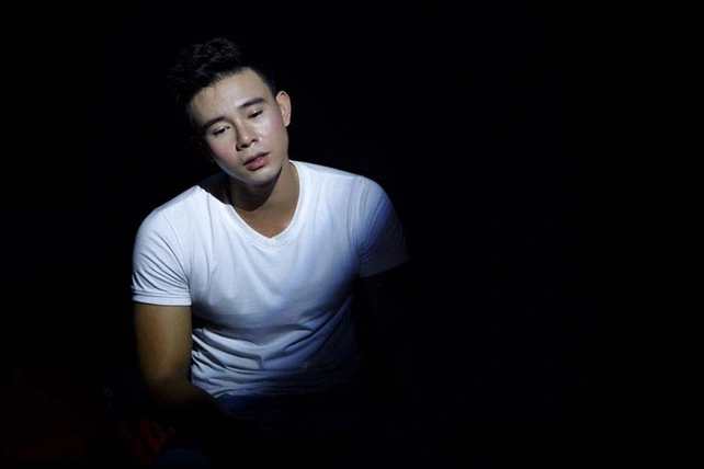 Đông Hùng: Thiếu gia thay mẹ trả nợ, rửa bát thuê, hot lại nhờ bè cho Võ Hạ Trâm - Hình 4