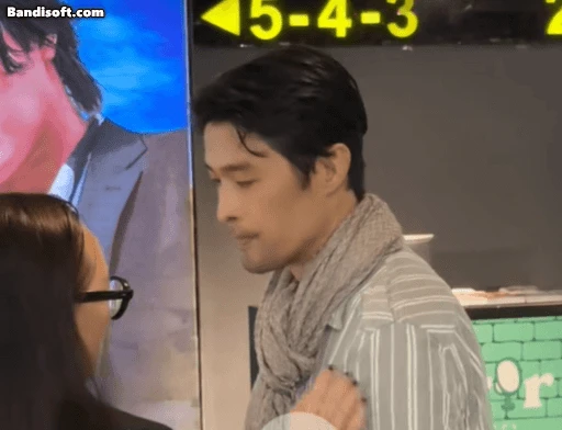 Johnny Trí Nguyễn lộ diện giữa ồn ào chia tay bạn gái 10 năm, visual khác lạ khiến cả cõi mạng quá sốc - Hình 2
