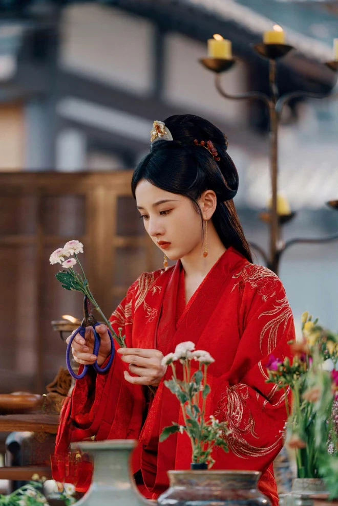 Khom Lưng: Tống Tổ Nhi gánh nam chính còng lưng, 35 phút điểm nhiệt tăng vọt - Hình 5